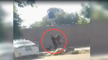 Video: policía fue grabado golpeando a dos mujeres en un operativo