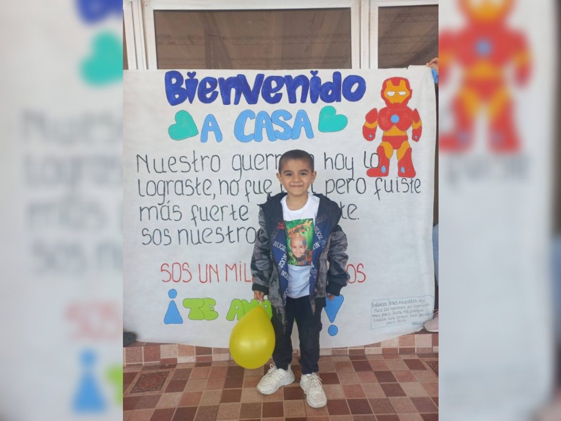 VIDEO: emotivo recibimiento en Añatuya a un niño que superó una grave enfermedad