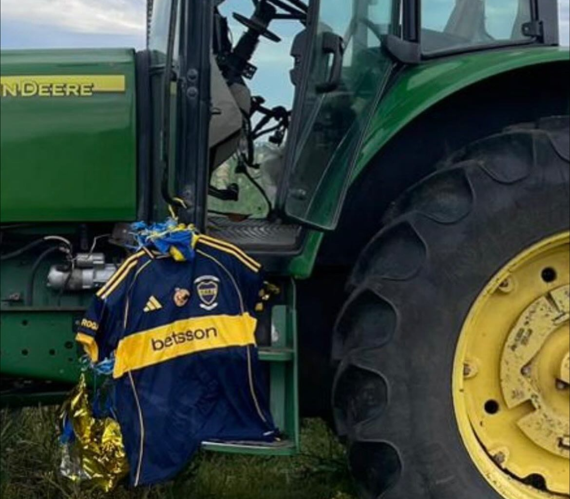 La camiseta que Boca lanzó al cielo en homenaje a Miguel Russo apareció en Uruguay