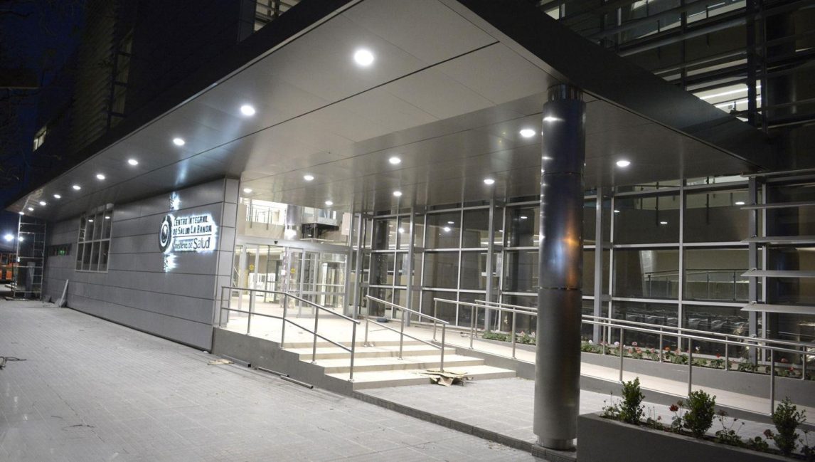 Salvaje agresión a una joven en el barrio Villa Raquel: le partieron la cabeza y terminó en el hospital