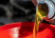 El Gobierno nacional eliminó las retenciones para aceites lubricantes