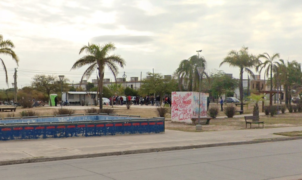 Agresión y humillación en “Las Cuatro Plazas”: citaron a un adolescente, lo golpearon y viralizaron el video