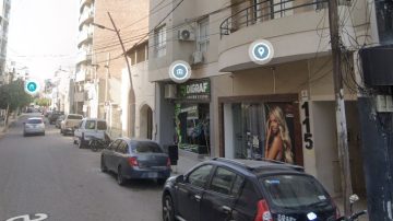 Buscan a un hombre que intentó abusar de una adolescente en el ascensor de un edificio céntrico