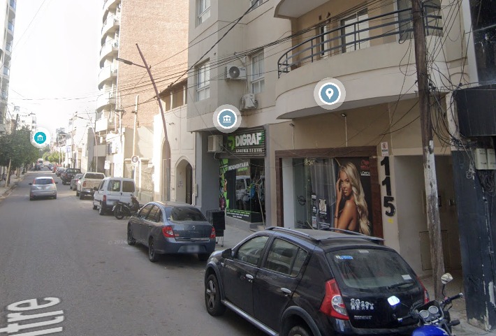 Buscan a un hombre que intentó abusar de una adolescente en el ascensor de un edificio céntrico