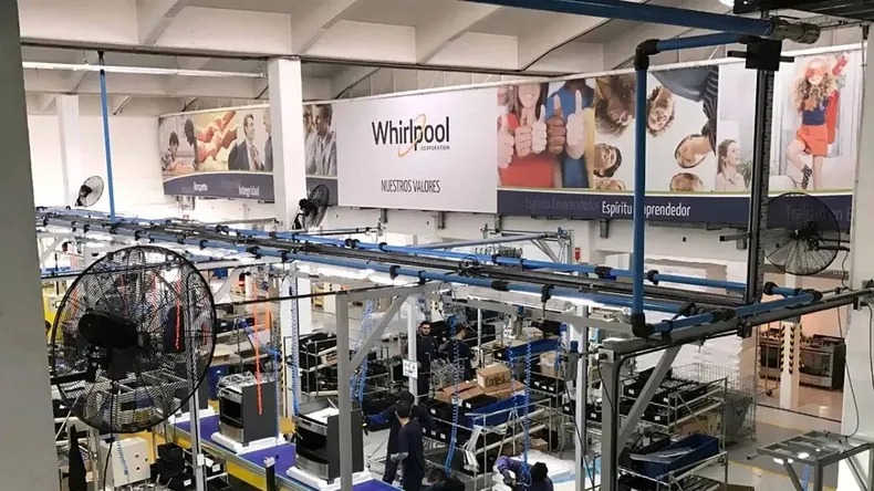 VIDEO | La incertidumbre de los empleados despedidos en Whirlpool: “Lo que menos esperábamos era el cierre, queremos seguir trabajando”