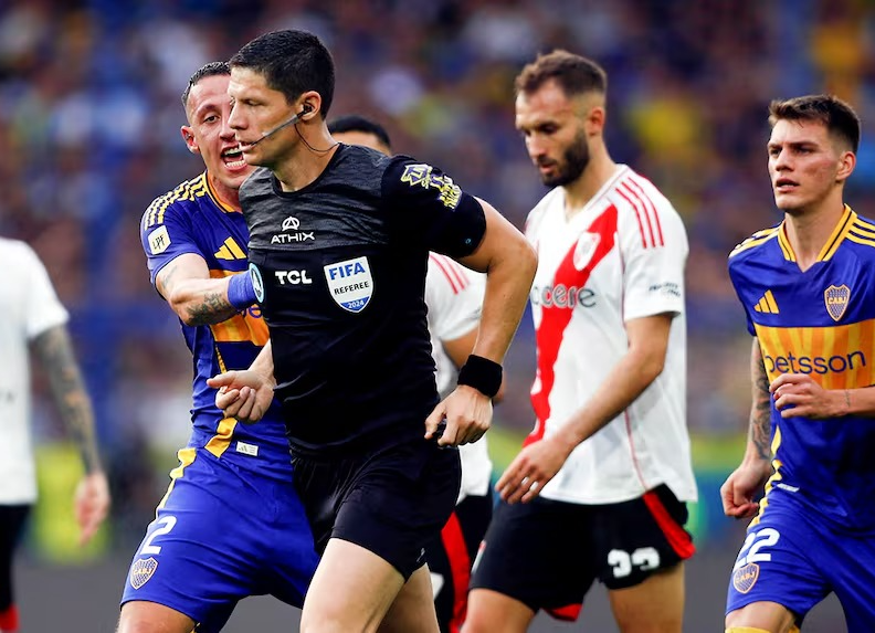 Se confirmó el árbitro designado para el superclásico en la Bombonera