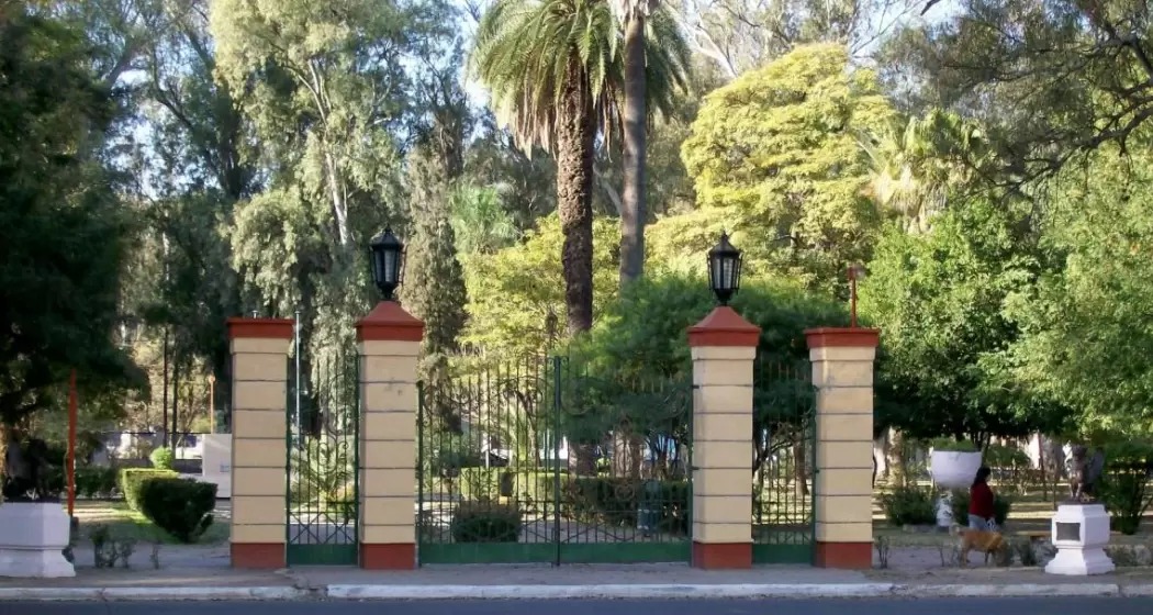 Lunes caluroso con 30 grados de máxima y fuertes vientos por la tarde