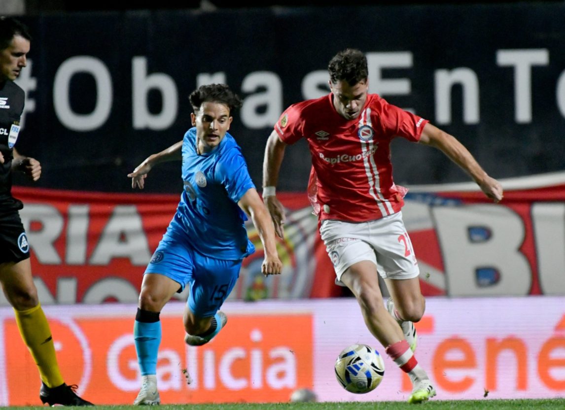 Argentinos Juniors venció a Belgrano y sacó a River de los puestos de Libertadores