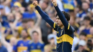 Exequiel Zeballos, el jugador del momento: analizan su estilo de vida junto a su pareja y su beba