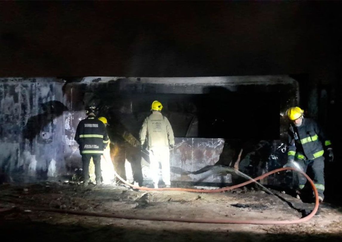 Barrio Almirante Brown: Incendio de contenedor generó alarma entre los vecinos