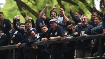 Recibimiento histórico: una multitud celebró la llegada del campeón Independiente Rivadavia a Mendoza