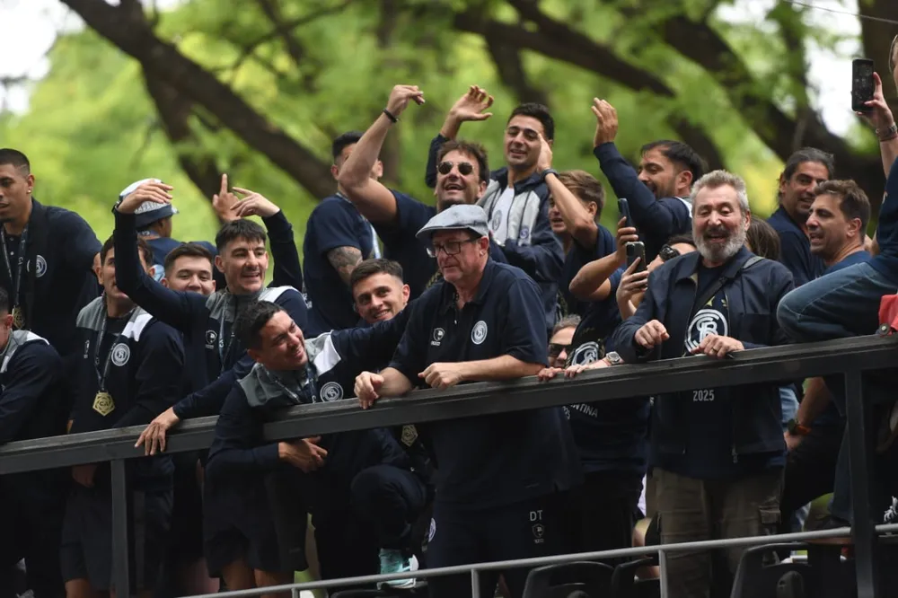 Recibimiento histórico: una multitud celebró la llegada del campeón Independiente Rivadavia a Mendoza