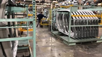 Cayó fuerte el empleo industrial y el 97% de las empresas no prevé sumar personal