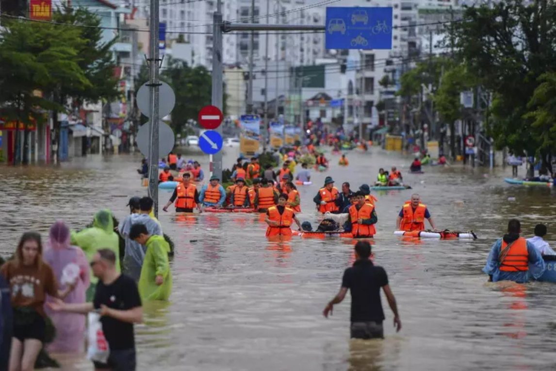 Vietnam: 90 fallecidos y 12 desaparecidos por las inundaciones