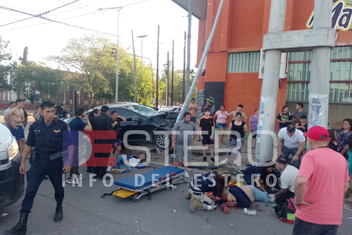 Motociclista colombiano lucha por su vida tras el violento choque con un auto en Necochea y Quintana