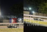 Motocicleta y auto implicados en un accidente sobre Avenida Lugones