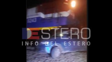 Grave Accidente en La Banda: tren embistió a un automóvil en el cruce de la Ruta 51