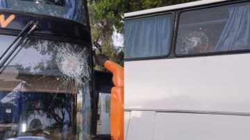 Grave acto de vandalismo: ataque al micro de Comercio Central Unidos en Termas de Río Hondo