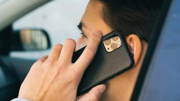 Llamó a la policía porque una mujer se había arrojado desde un 3° piso, pero era “broma”