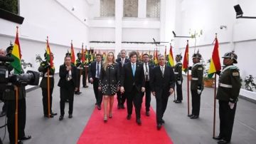 El incómodo momento de Milei a la hora de saludar a Gabriel Boric en Bolivia