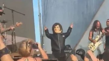 La Renga se burló del presidente con un “mini” Milei en sus shows