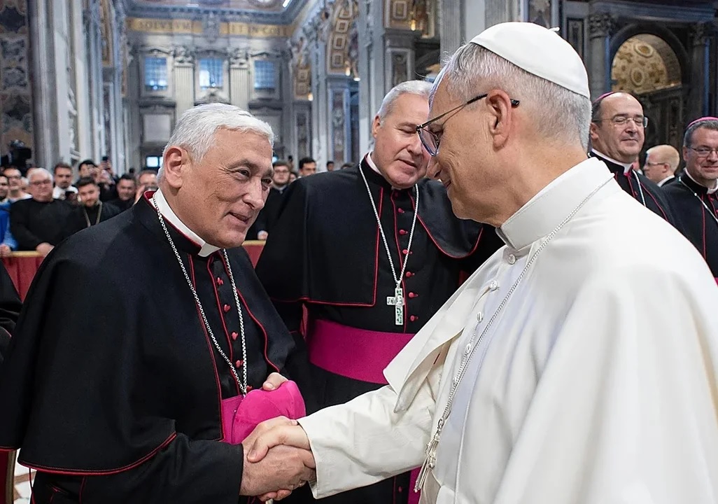 El papa León XIV aceptó la renuncia de un obispo acusado de pederasta