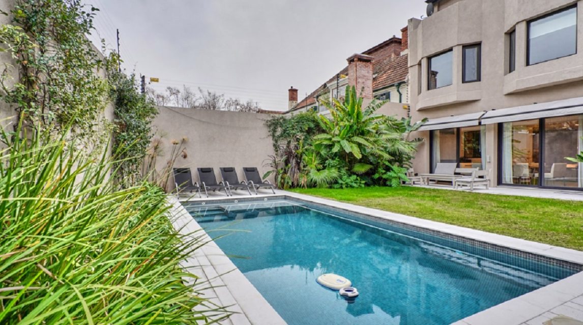 Horror: un niño de 5 años que celebraba su cumpleaños cayó a una pileta y se ahogó