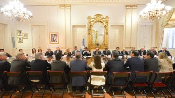 Cumbre de gobernadores en Casa Rosada, cuando Santilli complete sus reuniones “mano a mano”