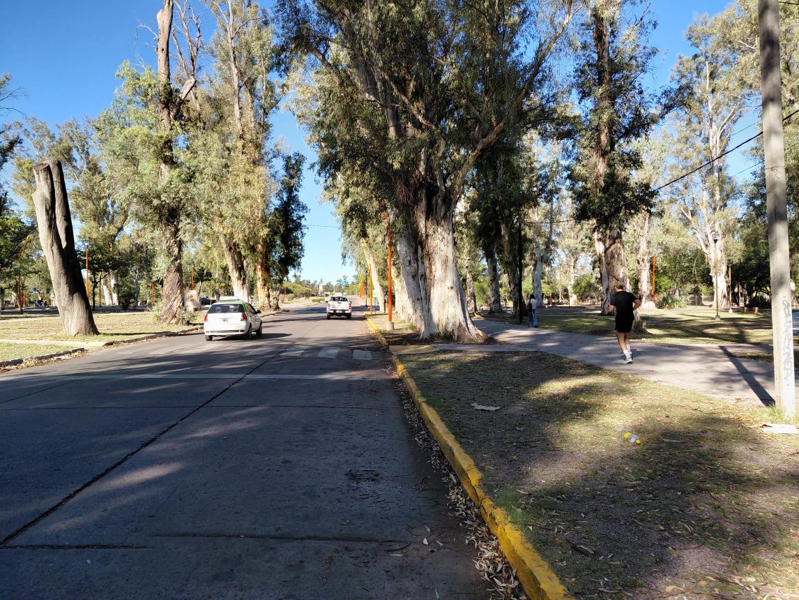 Logran salvar a un hombre que intentaba desistir de su vida en la Costanera