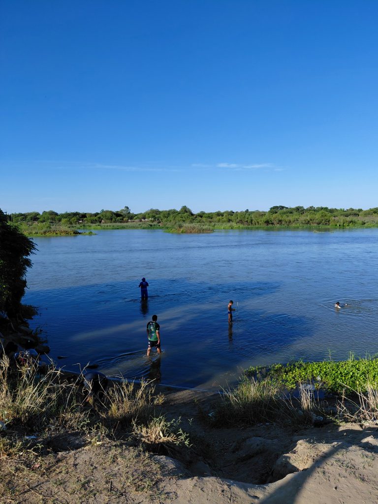 Rige la veda total de pesca en Santiago hasta enero por bajo caudal y protección de especies
