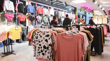 Para empresarios, las ventas caen porque la gente usa el crédito para adquirir alimentos