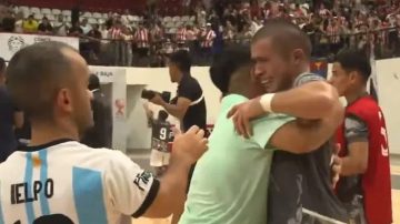 Luego de un tenso encuentro, la selección argentina de talla baja no pudo contra Paraguay