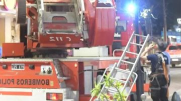 El feroz viento desprendió una estructura y generó caos en calle Libertad