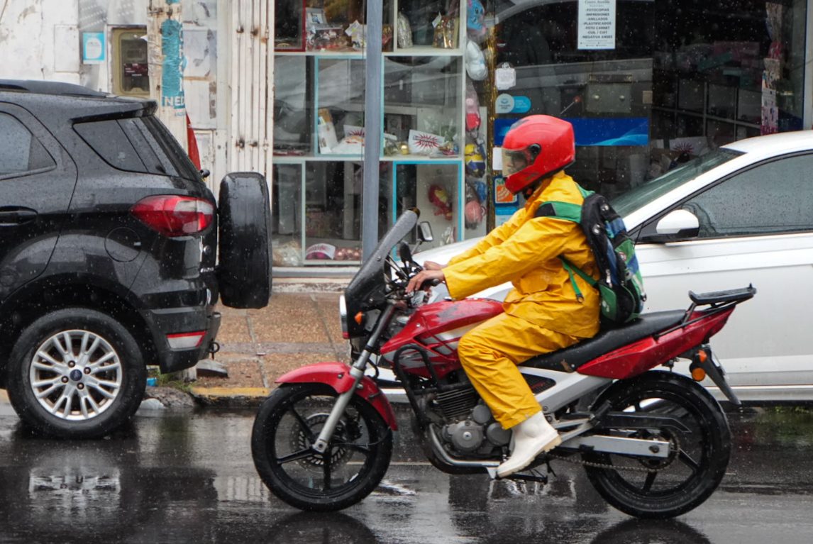 FOTOS | Las postales de una mañana pasada por agua en la Madre de Ciudades