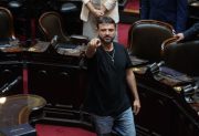 Tensión en el Congreso: el desafío de Juan Grabois a Javier Milei durante la jura de diputados