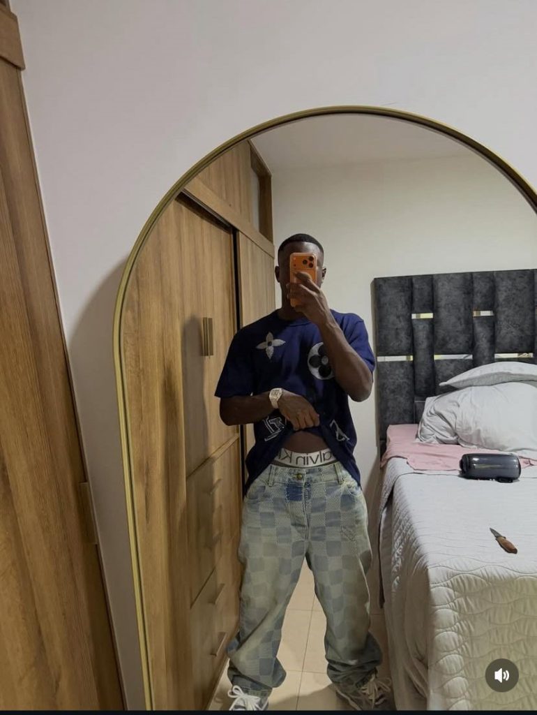 Polémico posteo de Marino Hinestroza antes de llegar a Boca: una foto con un cuchillo desató críticas