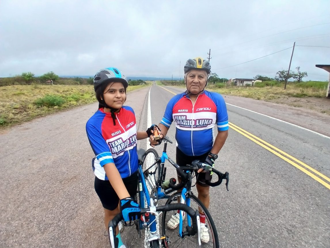 La emoción de Dalma, una niña que viajará por primera vez en bici hacia la Virgen del Valle, junto a su abuelo