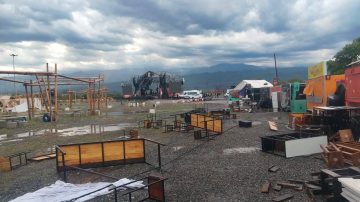 Fotos y video: fuerte temporal provocó severos daños en la Feria del Patio en Catamarca