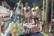 “Amigos Solidarios” realizó la última entrega del año de viandas y bolsitas navideñas