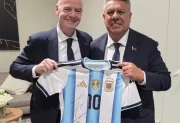 Tapia se reunió con Infantino en Qatar a tres años de la final y lanzó un mensaje de ilusión: “Vamos por la cuarta”
