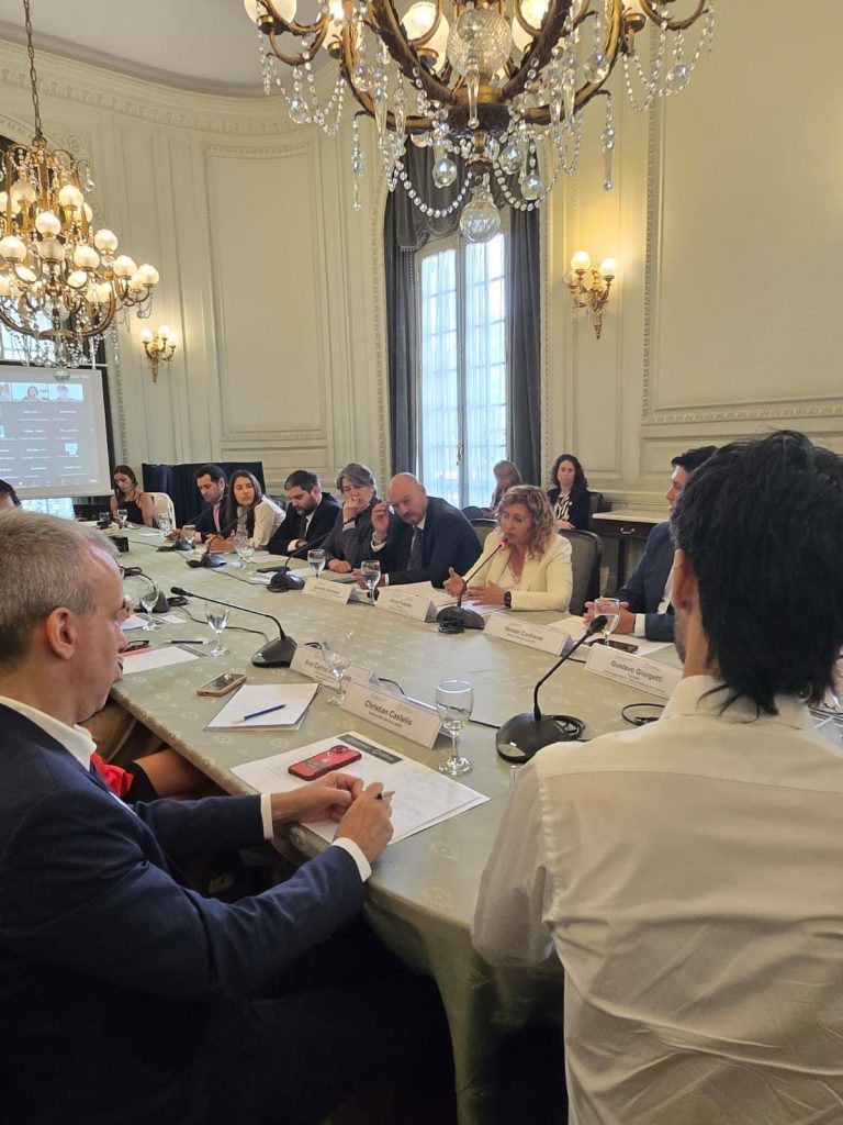 La intendente Norma Fuentes participó de un seminario sobre oportunidades para ciudades inteligentes