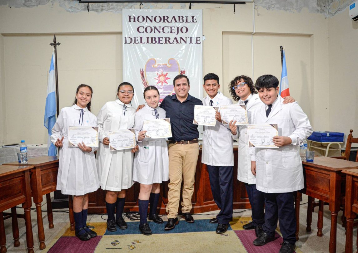 Distinguieron a los alumnos con mejor promedio de Clodomira
