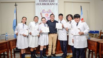 Distinguieron a los alumnos con mejor promedio de Clodomira