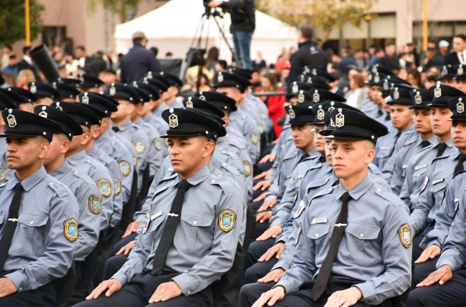 El Gobierno Provincial ascendió a 1.439 efectivos de la Policía Provincial