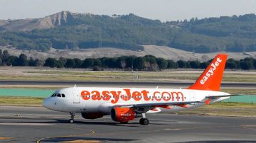 Conmoción: denuncian que subieron a una mujer muerta a un avión