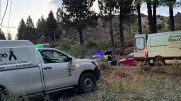 Dos jubilados murieron cuando el auto en el que viajaban cayó por un barranco en Bariloche