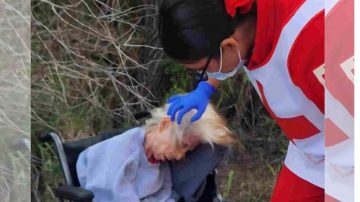 Una abuela fue encontrada abandonada al costado de una calle con “desnutrición severa”