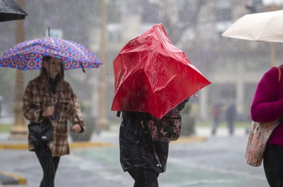 Violento temporal en Buenos Aires: granizo, inundaciones y caos en Aeroparque a horas de la Nochebuena