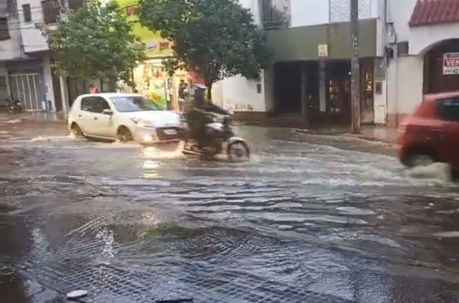 Santiago bajo agua: El temporal dejó un rastro de caos y alivio tras el intenso calor