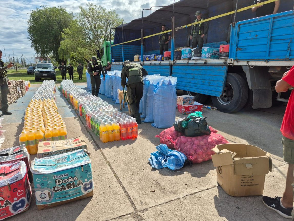 FOTOS. Un control en la Autovía Rosario–Córdoba destapó un millonario cargamento de contrabando